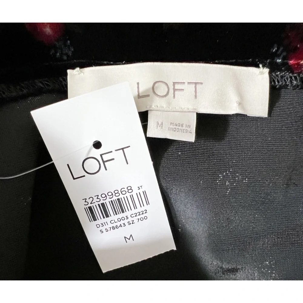 Ann Taylor Loft Velvet Floral Puff Sleeve V-Neck Blouse Black Red Size Medium - Picture 10 of 11